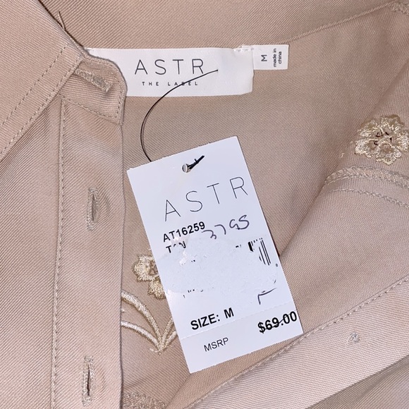 ASTR the Label Western Flair Button Front Shirt Tonal Embroidered Tan Size M - Picture 6 of 7